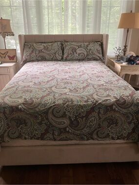 Paisley Duvet Cover Set in Taupe and Sage - Elegant Bed Ensemble